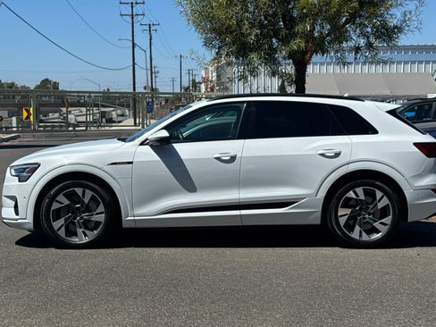Used 2021 Audi e-tron Premium w/ Convenience Plus Package AWD/4WD image 2