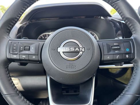 Used 2025 Nissan Pathfinder SV FWD image 30