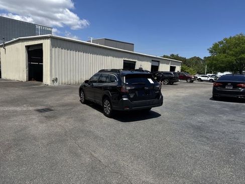 Used 2023 Subaru Outback Premium AWD/4WD image 7
