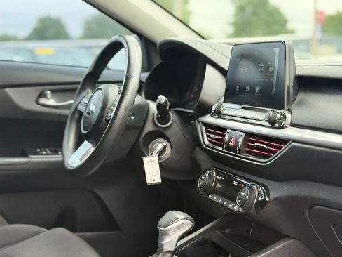 Used 2019 Kia Forte LXS FWD image 40
