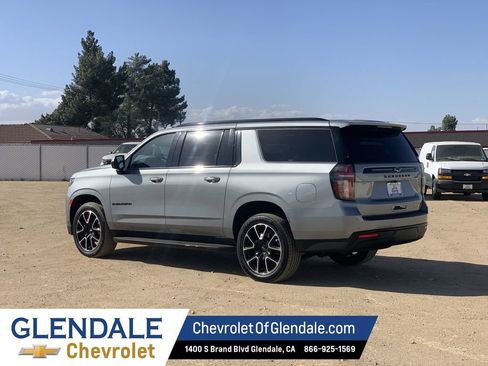 Used 2024 Chevrolet Suburban RST RWD image 6