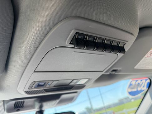Used 2025 Ford F550 4x4 Crew Cab image 18