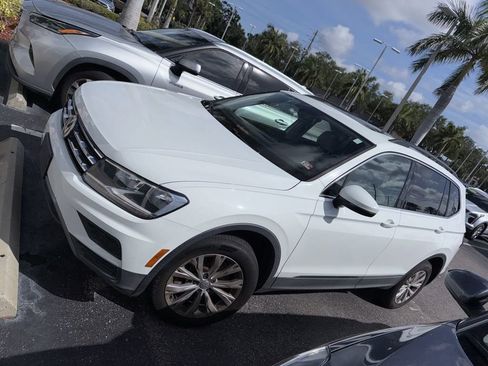 Used 2018 Volkswagen Tiguan SE AWD/4WD image 2