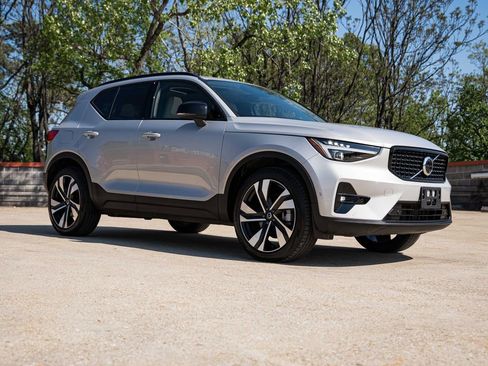 Certified 2024 Volvo XC40 B5 Ultimate w/ Climate Package AWD/4WD image 7