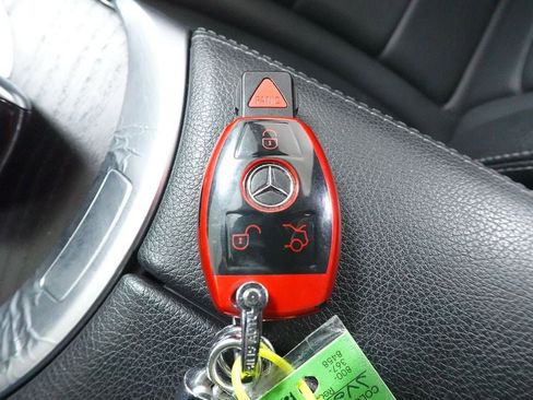 Used 2018 Mercedes-Benz GLC 300 4MATIC image 20