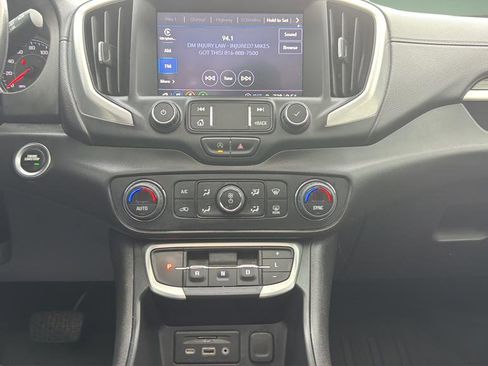 Used 2022 GMC Terrain SLT w/ Infotainment Package II image 9