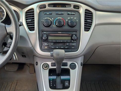 Used 2005 Toyota Highlander 2WD V6 w/ 3rd Row image 14