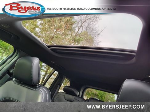 New 2025 Jeep Grand Cherokee Altitude image 4