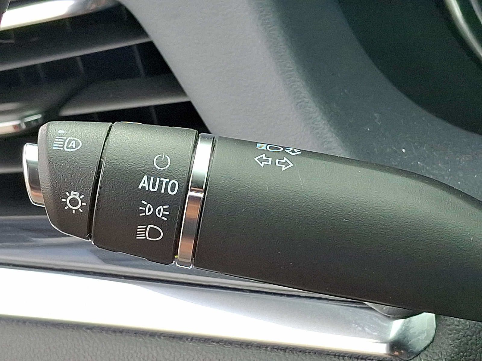 Used 2023 Buick Enclave Essence FWD image 24