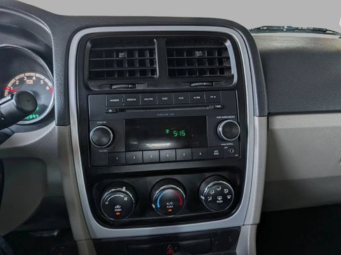 Used 2010 Dodge Caliber SXT FWD image 32