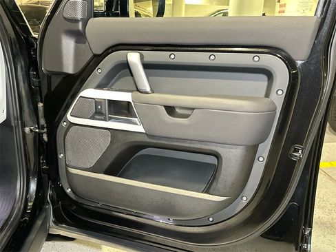 Used 2022 Land Rover Defender 110 X-Dynamic SE image 13