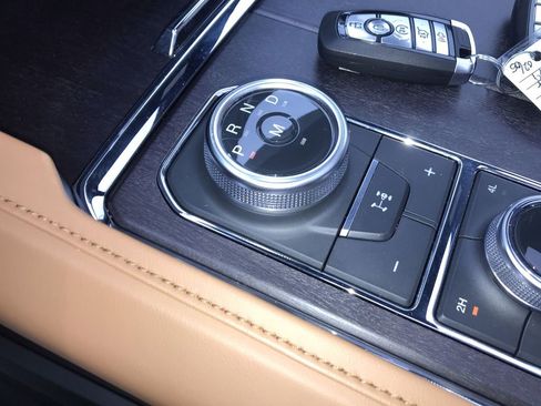 Used 2024 Ford Expedition Platinum image 20