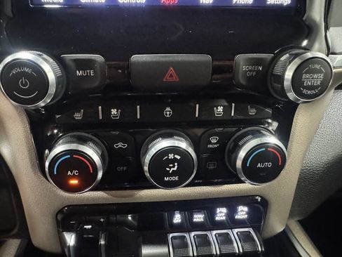 Used 2019 RAM 1500 Laramie AWD/4WD image 39