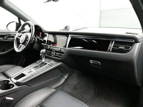 Certified 2020 Porsche Macan AWD/4WD image 19
