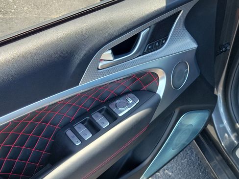 Used 2022 Genesis G70 3.3T RWD image 21