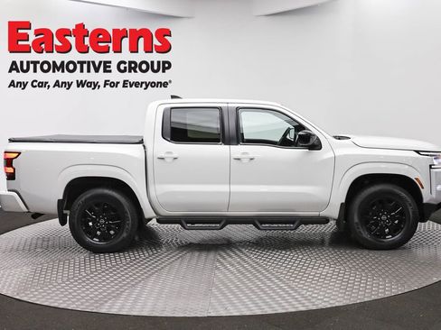 Used 2023 Nissan Frontier SV w/ Midnight Edition Package AWD/4WD image 4
