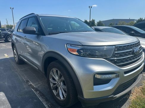 Used 2021 Ford Explorer XLT w/ Equipment Group 202A RWD image 2