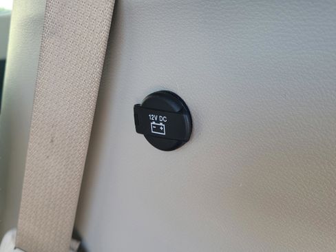 Used 2021 Chrysler Pacifica Touring-L image 6