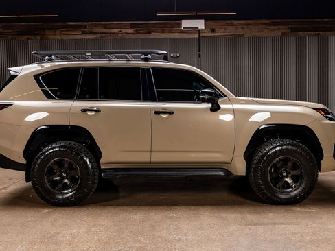 Used 2025 Lexus LX 700h Overtrail image 10