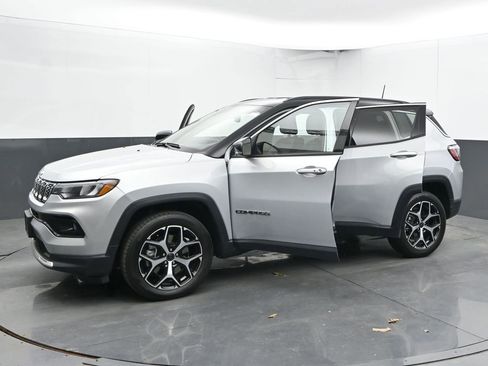 Used 2025 Jeep Compass Limited AWD/4WD image 57