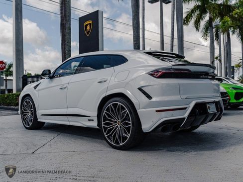 Used 2025 Lamborghini Urus SE image 3