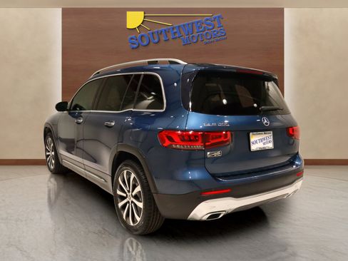 Used 2022 Mercedes-Benz GLB 250 image 2