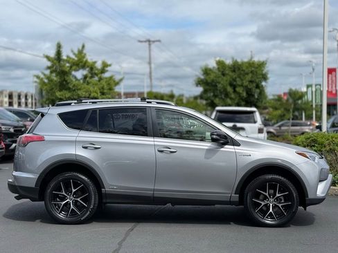 Used 2018 Toyota RAV4 SE AWD/4WD image 6