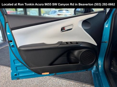 Used 2018 Toyota Prius Prime Advanced w/ Carpet Mat Package FWD image 11