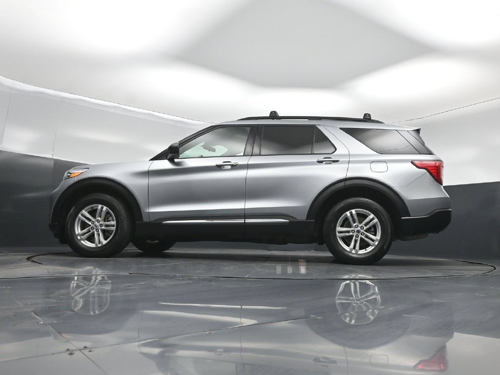 Certified 2022 Ford Explorer XLT w/ Equipment Group 202A AWD/4WD image 7