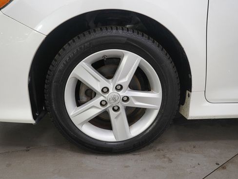 Used 2014 Toyota Camry SE image 24