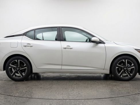 Used 2025 Nissan Sentra SV FWD image 11