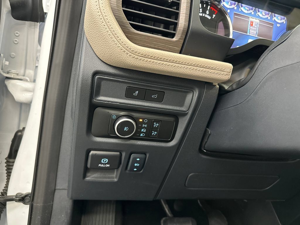 Used 2024 Ford Expedition Limited AWD/4WD image 37