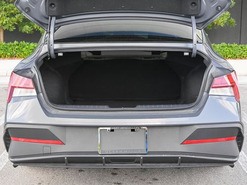 Used 2024 Hyundai Elantra Blue image 9