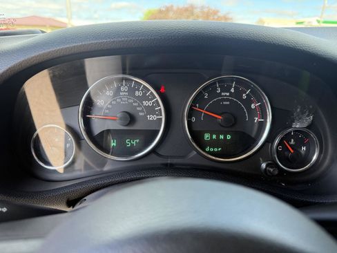 Used 2018 Jeep Wrangler Unlimited Sahara AWD/4WD image 13