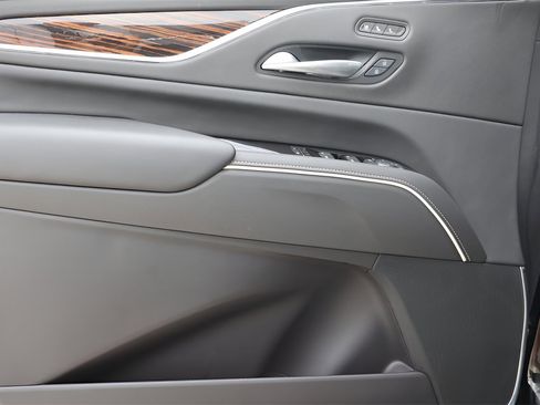 Used 2024 Cadillac Escalade Premium Luxury w/ Performance Package image 10