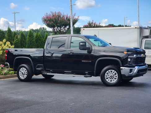 Used 2024 Chevrolet Silverado 2500 LT image 3