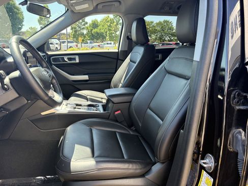 Used 2023 Ford Explorer XLT w/ Equipment Group 202A AWD/4WD image 16