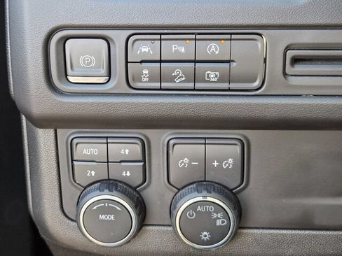 Used 2023 Chevrolet Suburban Z71 w/ Luxury Package AWD/4WD image 26