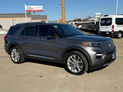 Certified 2022 Ford Explorer Platinum w/ Equipment Group 601A image 3