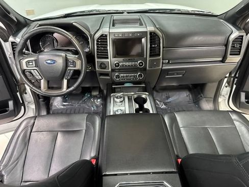 Used 2018 Ford Expedition XLT w/ Equipment Group 202A AWD/4WD image 4