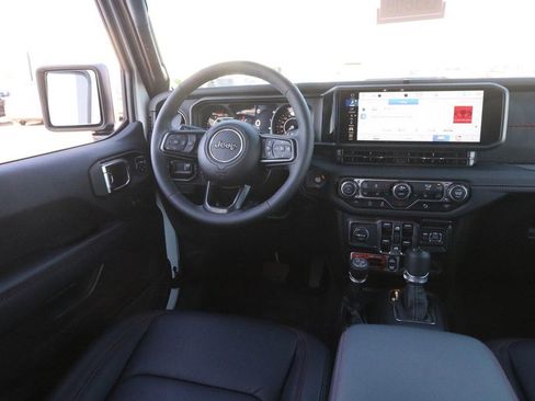 Used 2025 Jeep Wrangler Unlimited Rubicon image 25