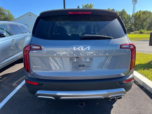 Used 2022 Kia Telluride SX w/ SX Prestige Package AWD/4WD image 3