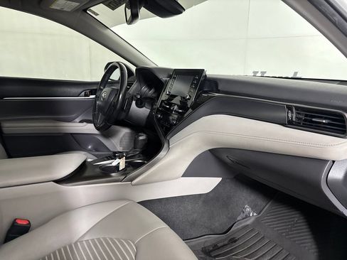 Used 2022 Toyota Camry SE w/ Convenience Package FWD image 29