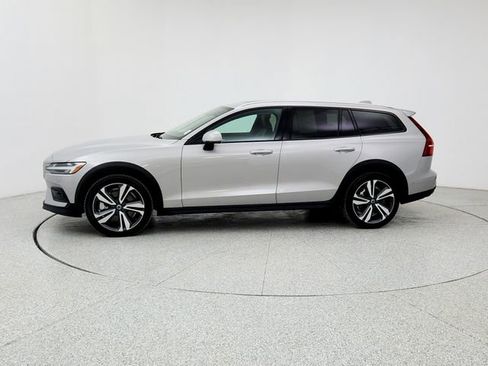 Certified 2025 Volvo V60 B5 Cross Country Plus image 8