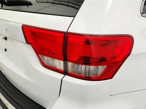 Used 2013 Jeep Grand Cherokee Laredo AWD/4WD image 15