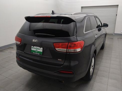 Used 2018 Kia Sorento FWD image 7