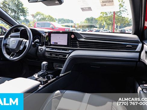 Used 2025 Toyota Camry SE image 30