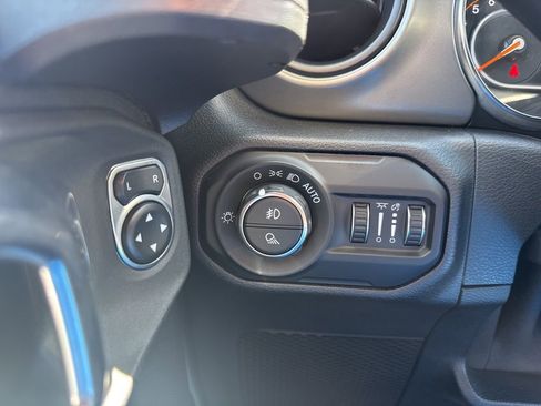 Used 2021 Jeep Gladiator Sport AWD/4WD image 8