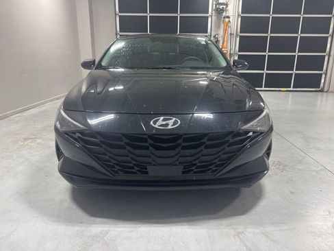 Used 2023 Hyundai Elantra SEL w/ Convenience Package FWD image 3
