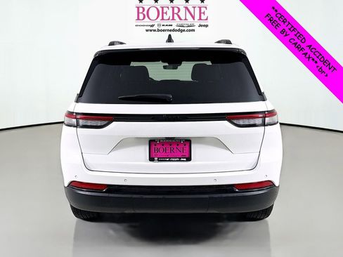 Used 2025 Jeep Grand Cherokee Altitude image 6